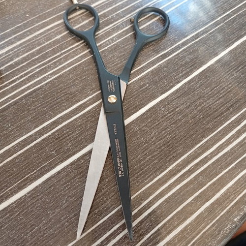 Solingen haircutting scissors, new, series 777/07
