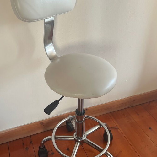 Cosmetic saddle stool with backrest like new