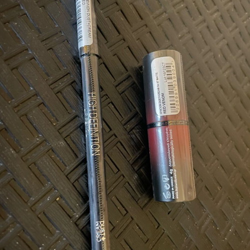 Dust & Cream Lipstick new with red lip pencil Red Venom