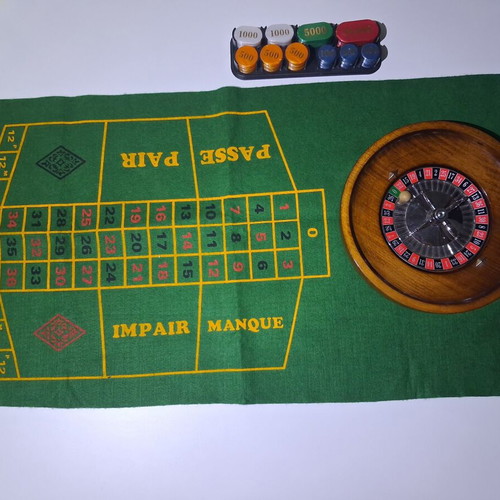 Home Casino Compact roulette wooden with aluminum case like new