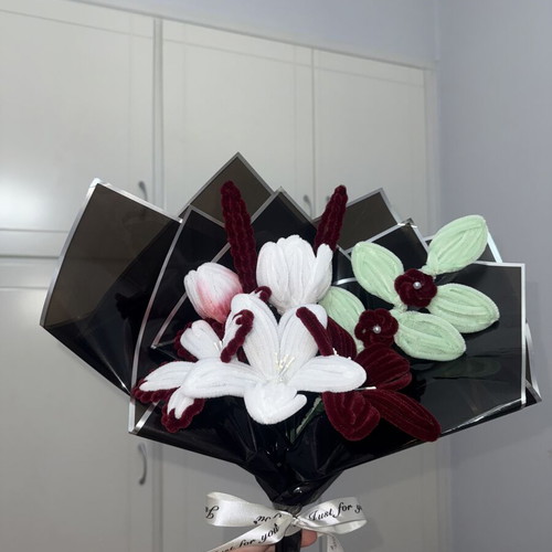 Handmade aromatic flower bouquet with waterproof wrapping, red shades