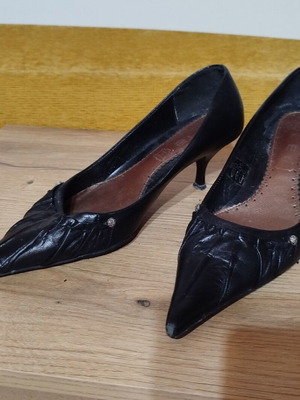 Elite pointed black pumps used, size 39