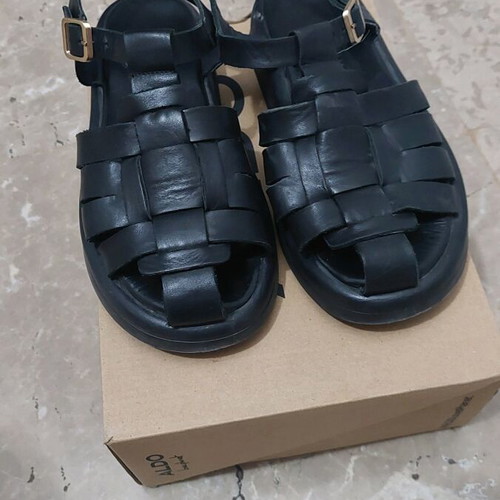 Leather sandals size 37 like new, black
