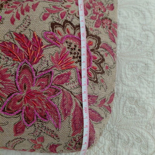 Summer handbag like new with wooden handles and embroidery