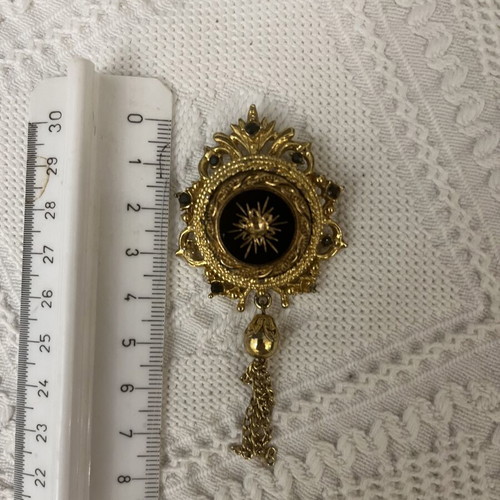 Vintage collectible pins set of 2 with antique style