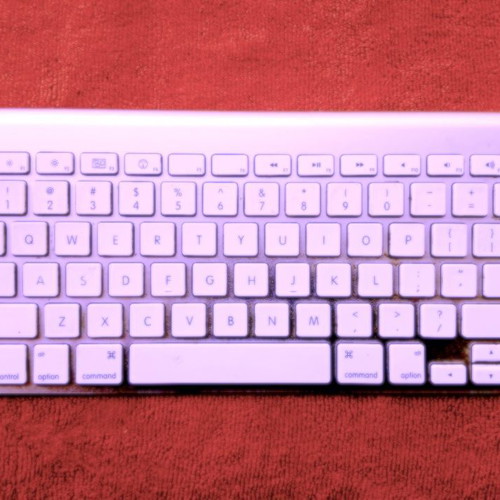 Apple Magic Keyboard A1314 used with defect for parts