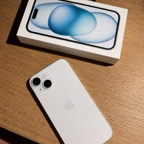 Apple iPhone 15 128GB, white, like new, with box