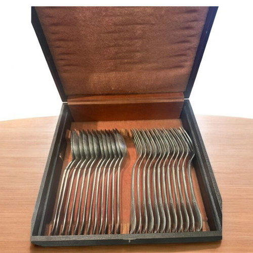Silver-plated cutlery set like new, 36 pieces in original case