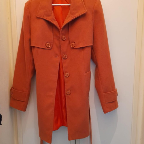 Lynne orange coat size L like new
