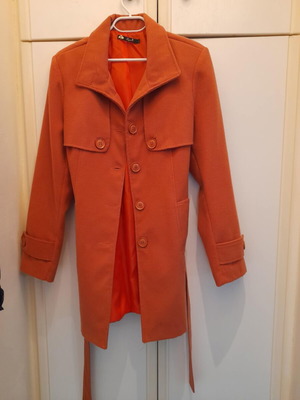 Lynne orange coat size L like new