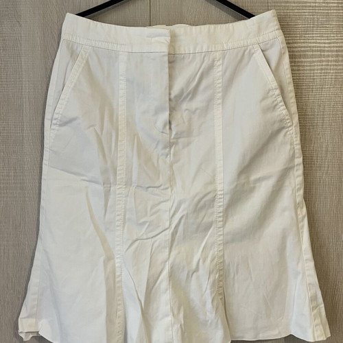 White skirt like new, medium size, detailed hem