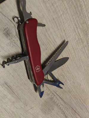 Victorinox Outrider Swiss Army Knife like new, red, 14 functions