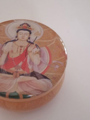 Container for tealight or scented candles new with Indian figure design