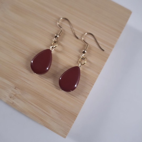 Earrings with hanging glass element new, burgundy and gold color