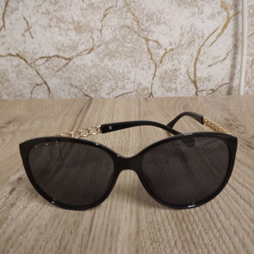 Women's sunglasses like new with stylish gold frames