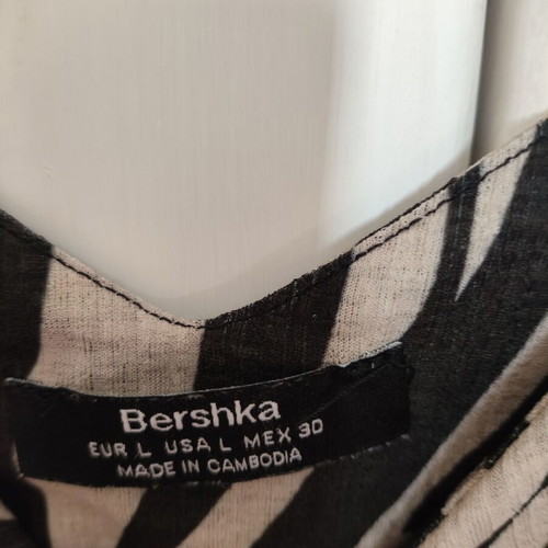 Bershka leopard print top like new, size large, beige and black