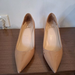 Christian Louboutin size 36 με εμφανή μαύρα σημάδια κοιτάξτε φωτογραφίες
