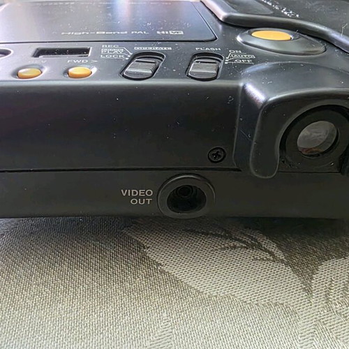 Canon still video camera rc-251 used, battery does not hold