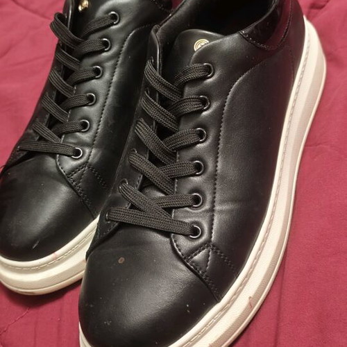 Seven black and white sneakers like new, size 41