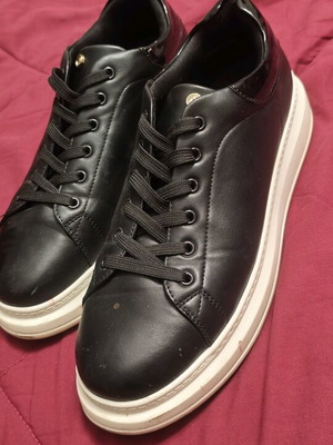 Seven black and white sneakers like new, size 41
