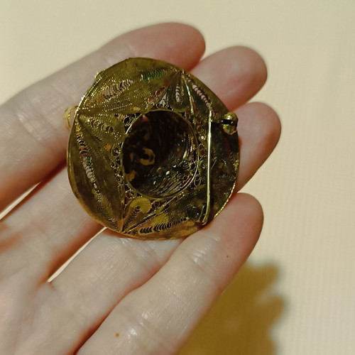 Vintage brooch like new