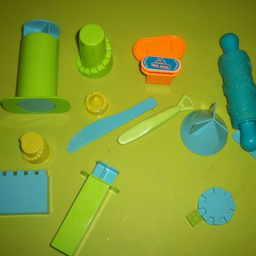 Kinetic Sand Castle Molds and Ultimate Brick Maker set like new