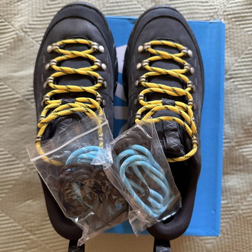 Hoka U Tor Summit sneakers size 42 like new, black with Vibram sole