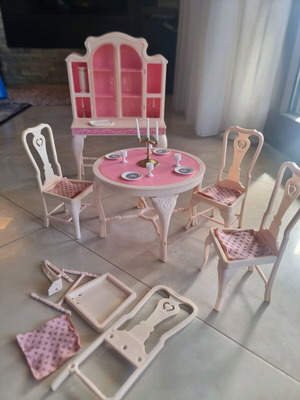 Barbie fashion dining room set 1984 μεταχειρισμένο με φθορές και σπασίματα
