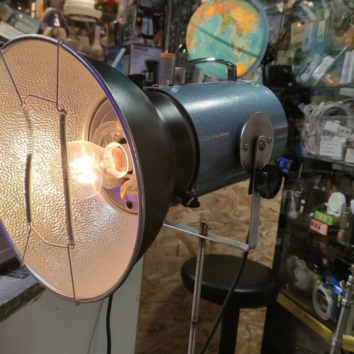 Vintage studio light set used with 3 lights and 2 tripods