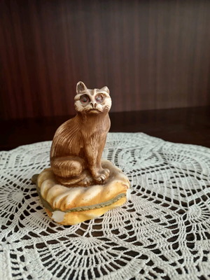 Decorative cat figure vintage used with cushion 11 cm
