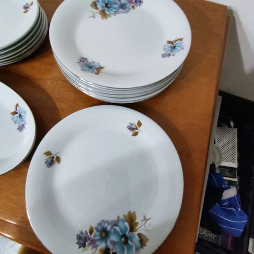 Elke Chalkis collectible plate set 16 pieces like new