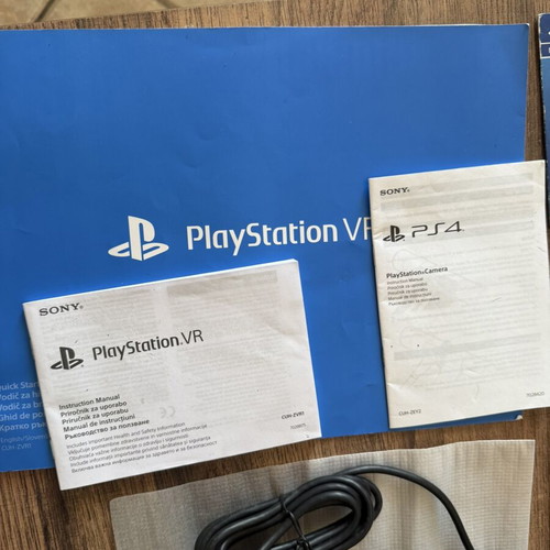 PlayStation VR (PS VR1) like new with Camera and Astro Bot game