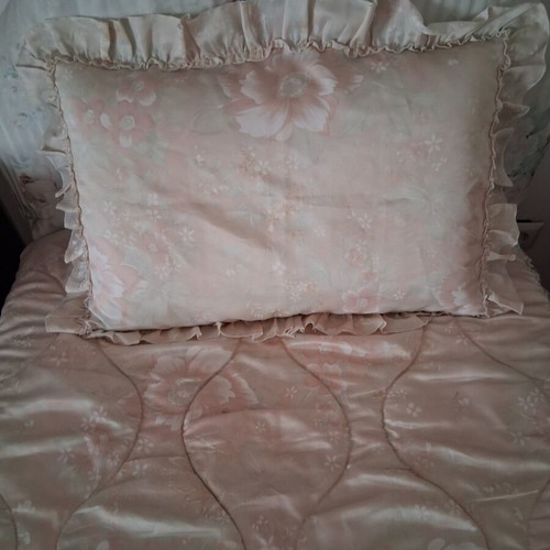 Single bed with mattress like new, 1.90x0.90 m