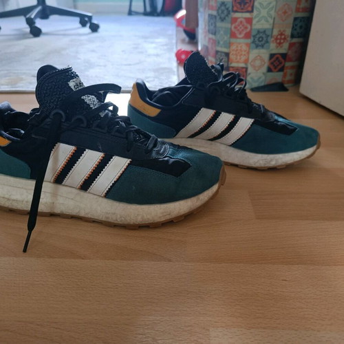 Adidas Retropy E5 No 42 athletic shoes used, memory foam insole multicolor