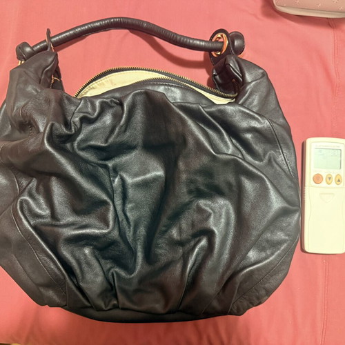 DKNY leather shoulder bag used, black with gold details