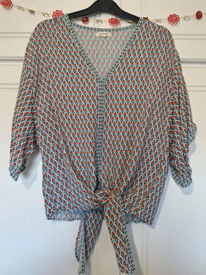 Lachouri blouse like new, short sleeve, front tie, multicolor, size M