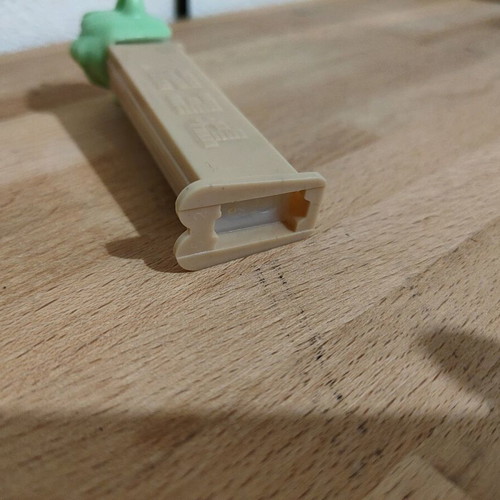 Pez Yoda used