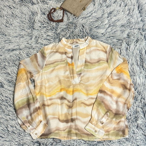 Minimum blouse like new with pastel print and V-neck