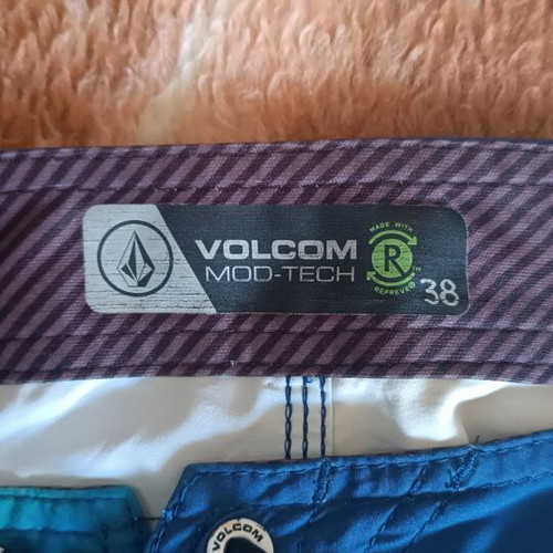 Volcom swim shorts size XL like new, multicolor