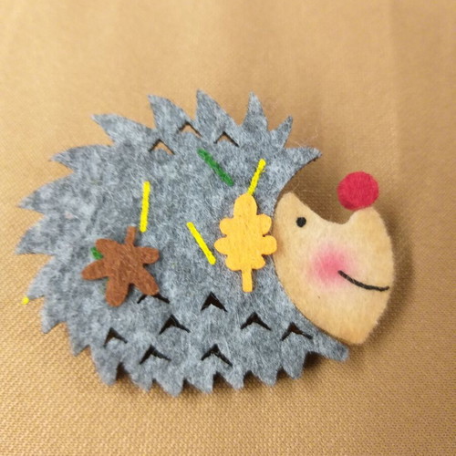 Hedgehog pin gray