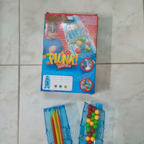 Plunk board game like new