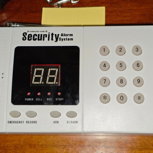Home Security wireless alarm system like new with remote controls and siren