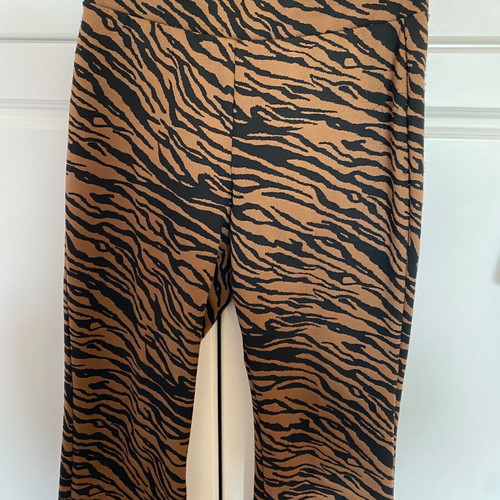 Zebra flare leggings used, brown, size S
