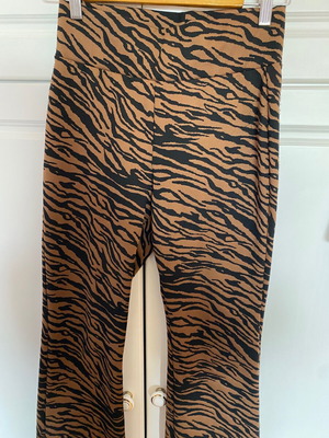 Zebra flare leggings used, brown, size S