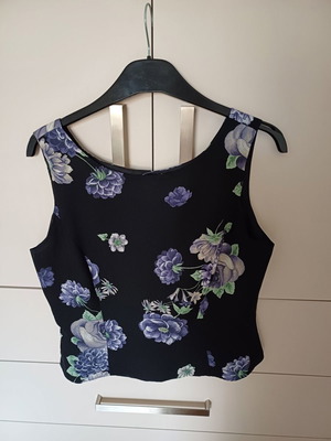 Floral sleeveless top used, black, size M
