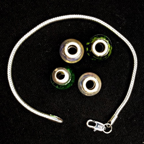 Silver 925 bracelet like new with 4 charms, 20 cm length