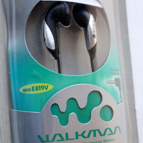 Sony Walkman MDR-E819V stereo headphones with volume control new