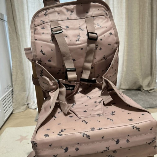Minene Baby Feeding Seat like new, pink with safety straps