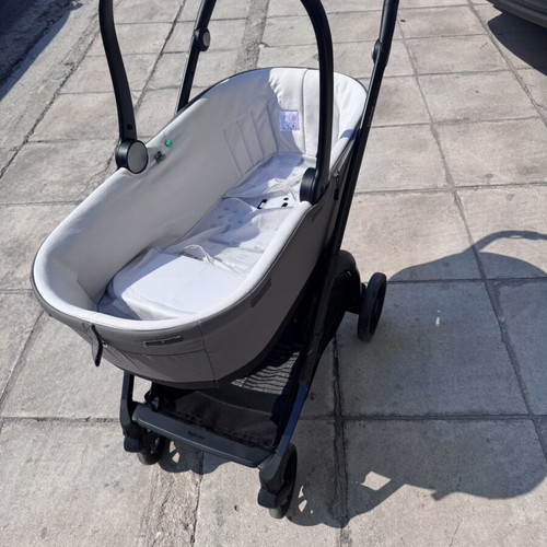 Inglesina Electa stroller set with egg seat, carrycot and rotating Isofix base like new