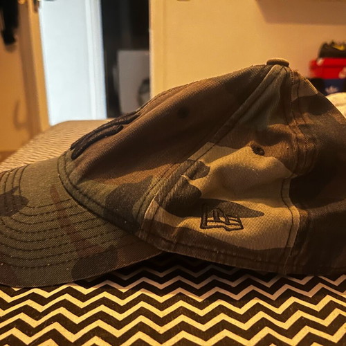 New Era Camo Jockey Cap like new, adjustable